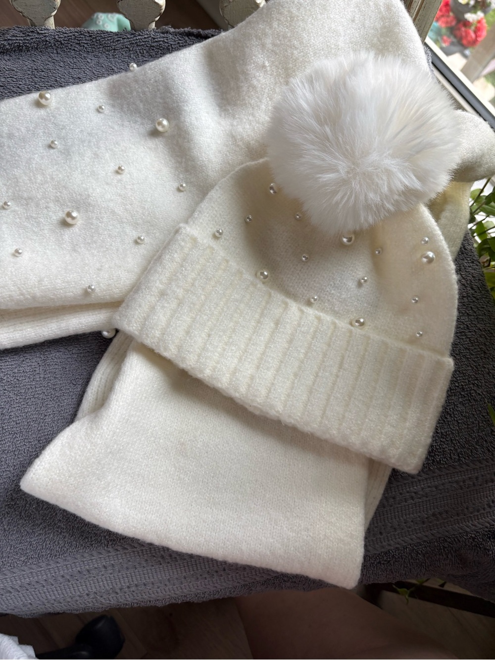 Cream Pearl-Embellished Pom-Pom Hat and Scarf Set